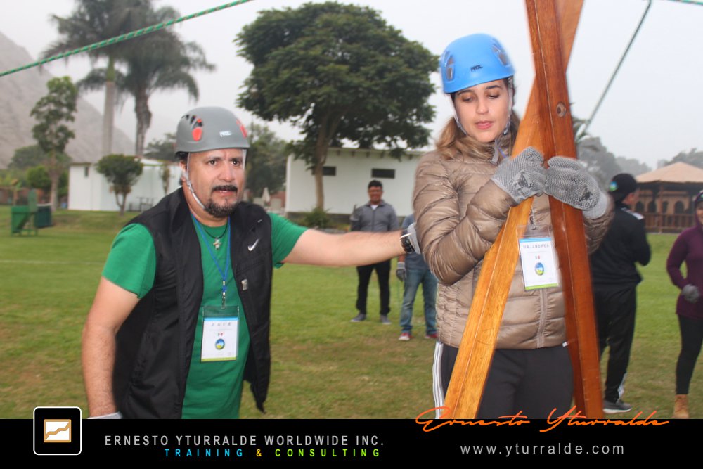 Team Building LATAM - Talleres de Cuerdas Bajas para fortalecer equipos de trabajo